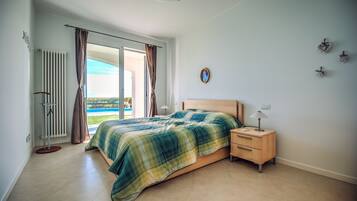 5 bedrooms, free WiFi, bed sheets