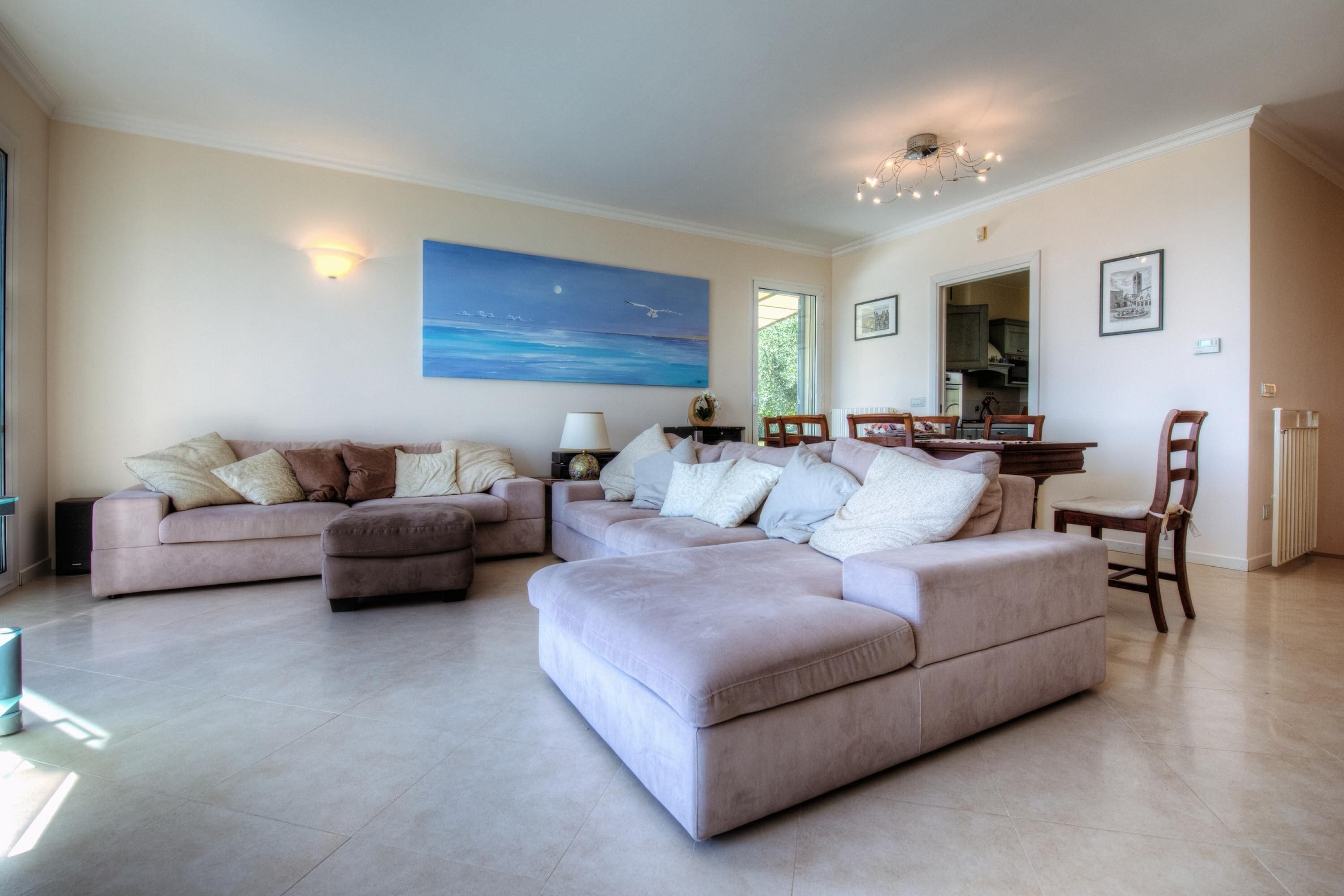 21-inch flat-screen TV with cable channels, TV, stereo