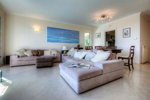 Family Villa, Multiple Bedrooms, Mountainside (Villa Lucia Riviera dei Fiori Pool) | Living area | 21-inch flat-screen TV with cable channels, TV, stereo - Villa Lucia Riviera dei Fiori Pool (Sanremo)