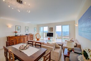 Family Villa, Multiple Bedrooms, Mountainside (Villa Lucia Riviera dei Fiori Pool) | Living area | 21-inch flat-screen TV with cable channels, TV, stereo - Villa Lucia Riviera dei Fiori Pool (Sanremo)