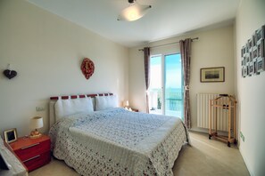 Villa Familiale, plusieurs chambres, côté montagne (Villa Lucia Riviera dei Fiori Pool)