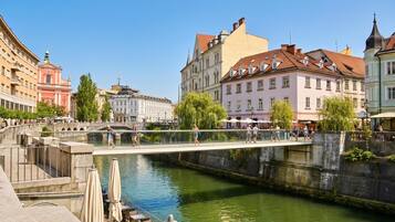 Luxury Apartment, Multiple Bedrooms, 2 Bathrooms (Tromostovje IV In Heart Of Ljubljana) | Exterior