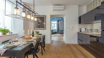 Apartemen Mewah, beberapa kamar (Tromostovje I In Heart of Ljubljana) | Tempat makan