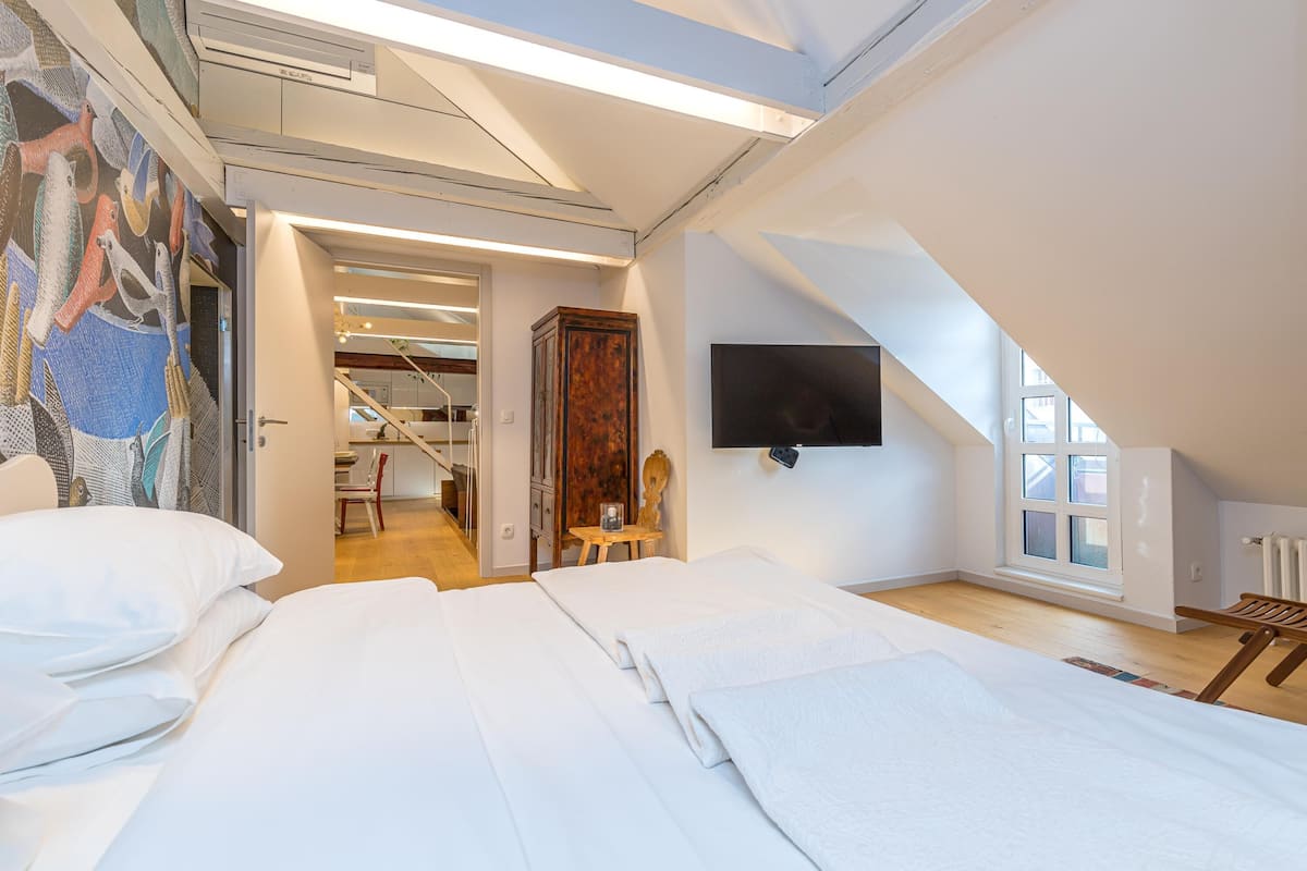 Luxury Apartment, 2 Bedrooms, 2 Bathrooms (Tromostovje IV In Heart Of Ljubljana) | 2 bedrooms, iron/ironing board, free WiFi, bed sheets