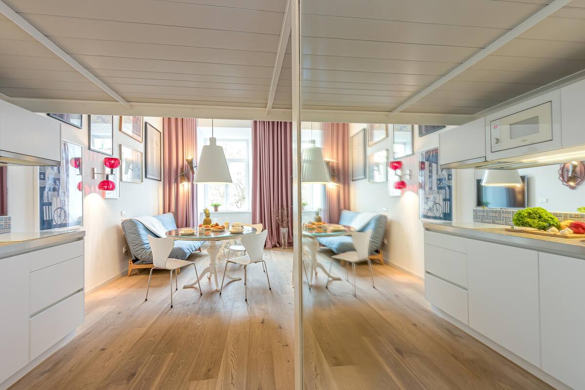 Honeymoon Studio (Tromostovje III In Heart Of Ljubljana) | Private kitchen | Fridge, microwave, oven, stovetop