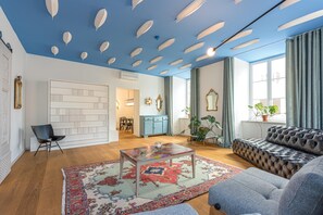 奢華公寓, 1 間臥室 (Tromostovje I In Heart of Ljubljana) | 起居區 | 21-吋平面電視、衛星頻道、電視