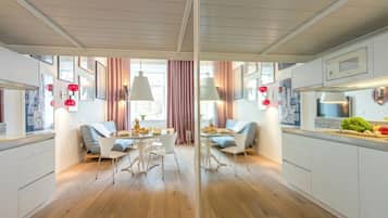 Honeymoon Studio (Tromostovje III In Heart Of Ljubljana) | Dining