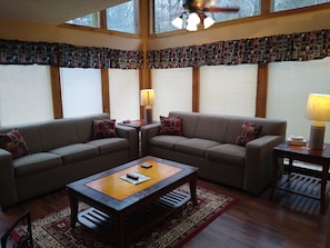 Large living room with full size pull-out couch.