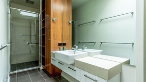 Combined shower/tub, hair dryer - Serenity by the Sea Inverloch (Inverloch)