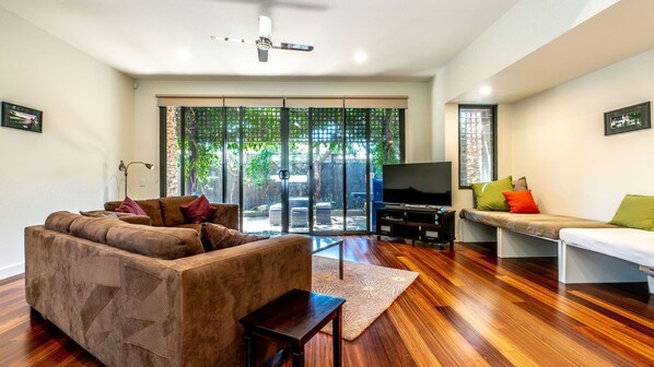 Smart TV, DVD player