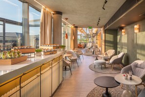 Premium Room | Executive lounge - Crowne Plaza Budapest by IHG (Budapest)