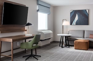Studio Suite, 1 King Bed, Accessible, Kitchen (Communications) | Hypo-allergenic bedding available, down comforters, desk