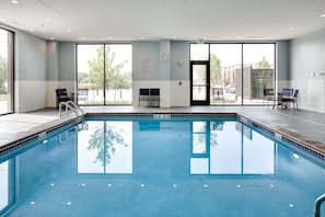 Indoor pool - Staybridge Suites Iowa City Coralville by IHG (Coralville)