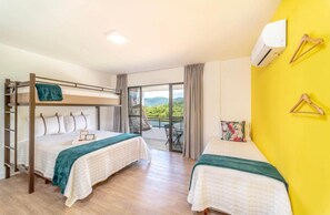 Bộ đồ giường cao cấp, minibar, trang trí khác biệt 