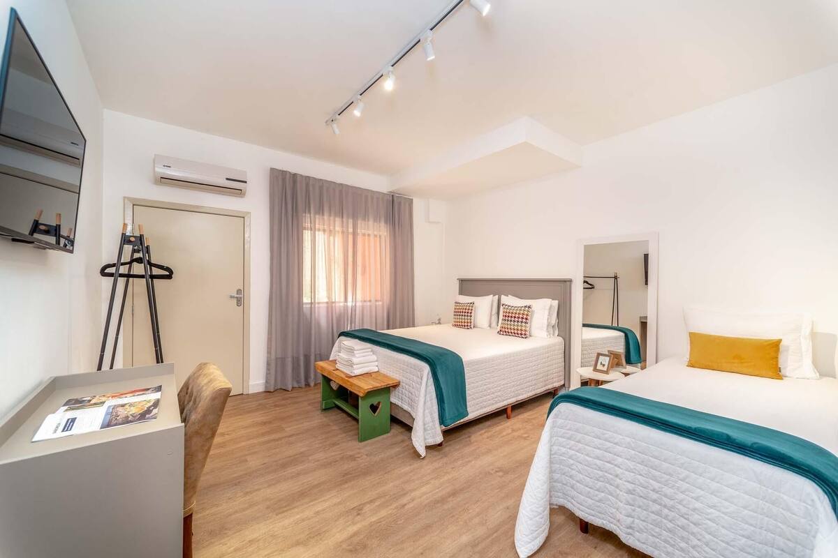 Premium bedding, minibar, soundproofing, WiFi (free)