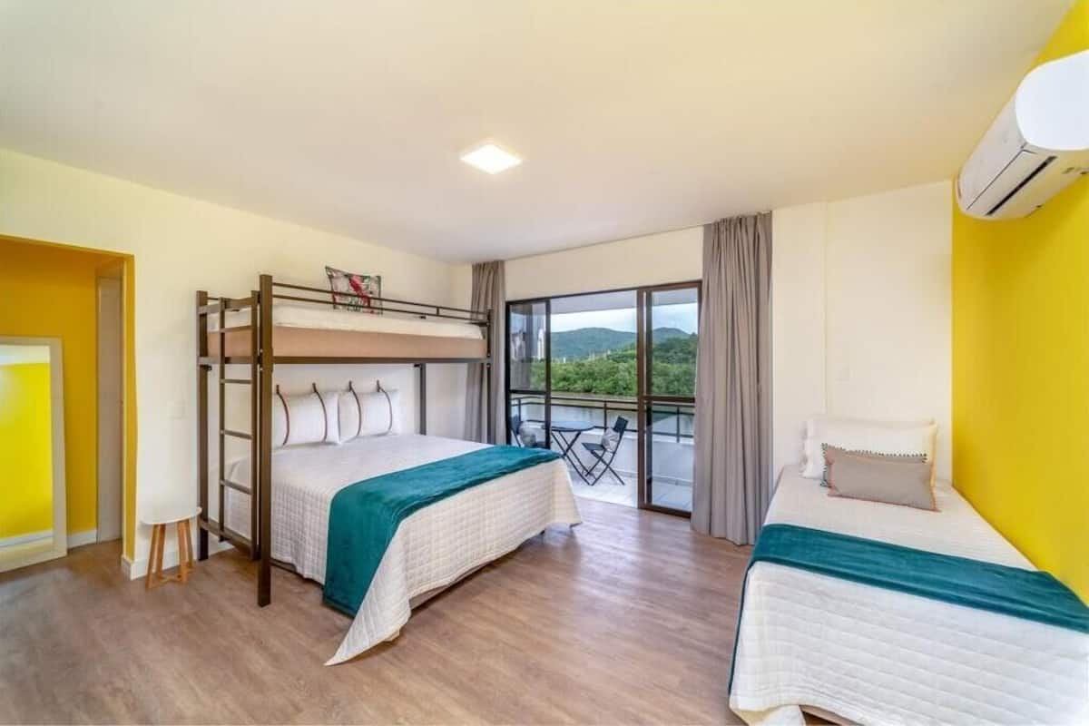 Ropa de cama de alta calidad, minibar y decoración personalizada