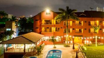 Façade de lâhĂ©bergement - soirĂ©e/nuit