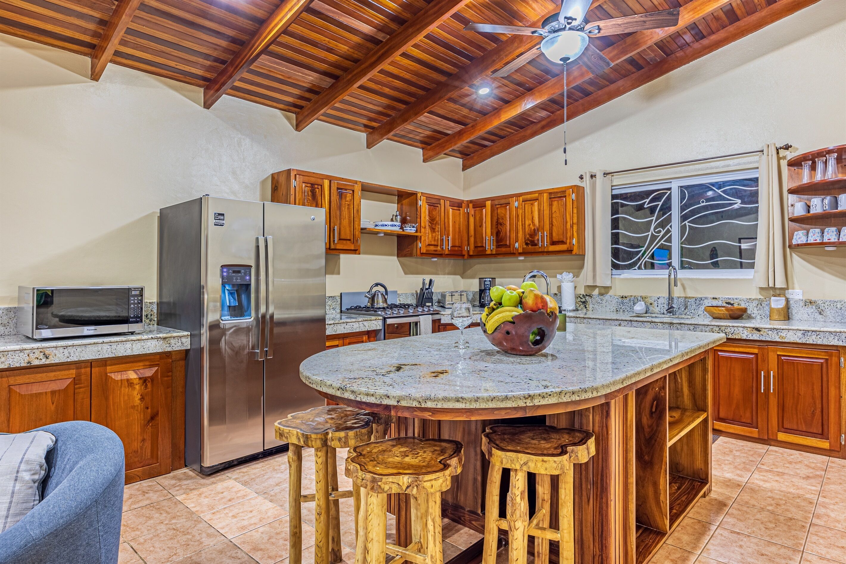 Frigorífic, microones, forn i placa de cuina 