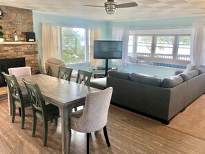 Télévision, cheminée, jeux vidéo