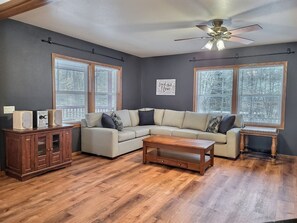 Smart-TV, Kamin, DVD-Player