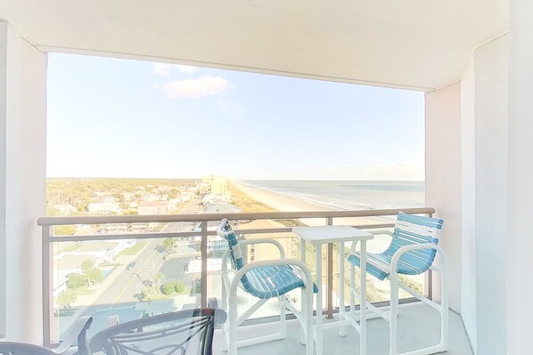 Property grounds - 12th floor ocean view condo w/ WiFi, central AC, balcony, shared pool/hot tub (North Myrtle Beach)
