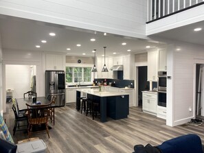 Fridge, microwave, oven, stovetop - Westerly on Keuka Lake (Penn Yan)