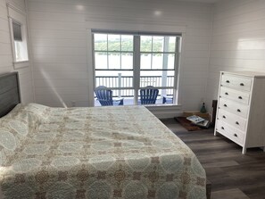 5 slaapkamers, een bureau, een strijkplank/strijkijzer, gratis wifi