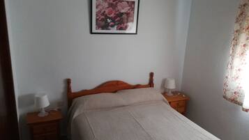2 bedrooms, iron/ironing board, travel cot, free WiFi