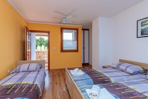 6 عدّة غرف نوم وواي فاي مجانًا وملاءات أسرّة