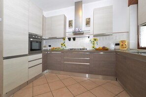 Family Villa, 3 Bedrooms, 2 Bathrooms (Casa Virginia) | Private kitchen | Fridge, microwave, oven, stovetop