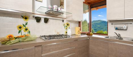 Villa familiale, 3 chambres, 2 salles de bains (Casa Virginia) | Cuisine privée | Table de salle à manger