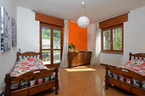 Family Villa, Multiple Bedrooms, 2 Bathrooms (Casa Virginia) | 3 bedrooms, free WiFi, bed sheets - Casa Virginia (Mandello del Lario)