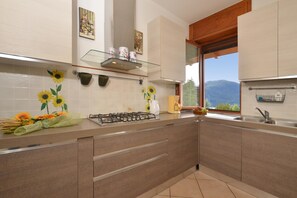 Villa Familiale, plusieurs chambres, 2 salles de bains (Casa Virginia) | Coin cuisine privé | Réfrigérateur, micro-ondes, four, plaque de cuisson