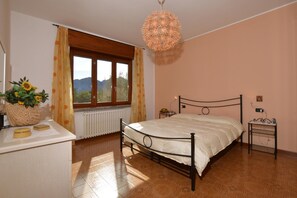 Family Villa, Multiple Bedrooms, 2 Bathrooms (Casa Virginia) | 3 bedrooms, free WiFi, bed sheets - Casa Virginia (Mandello del Lario)