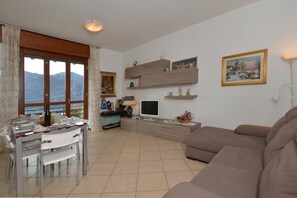 Villa Familiale, plusieurs chambres, 2 salles de bains (Casa Virginia) | Coin séjour | Télévision de 21 pouces avec chaînes par satellite