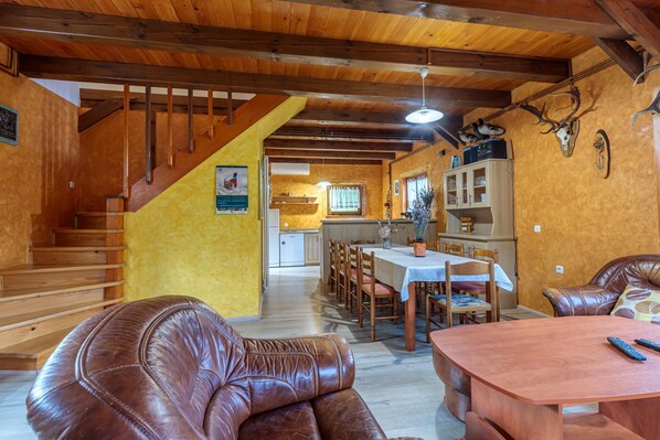 Maison Familiale, 4 chambres, 2 salles de bains (Chalet Zavrh with Private Heated Pool) | Intérieur