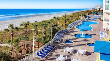 Alberca techada y alberca climatizada