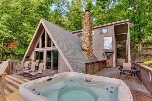 Make Hallmark Memories! Cozy mountain cabin in the woods. 