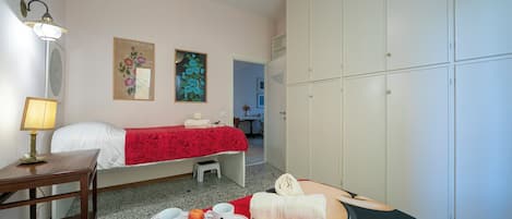 Family Apartment, Multiple Bedrooms, 2 Bathrooms, Sea Facing (Sunrise Apartment Seaview)