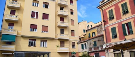 Appartement Familial, plusieurs chambres, 2 salles de bains, vue mer (Sunrise Apartment Seaview) | Extérieur