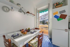 Dining - Sunrise Apartment Seaview (Imperia)