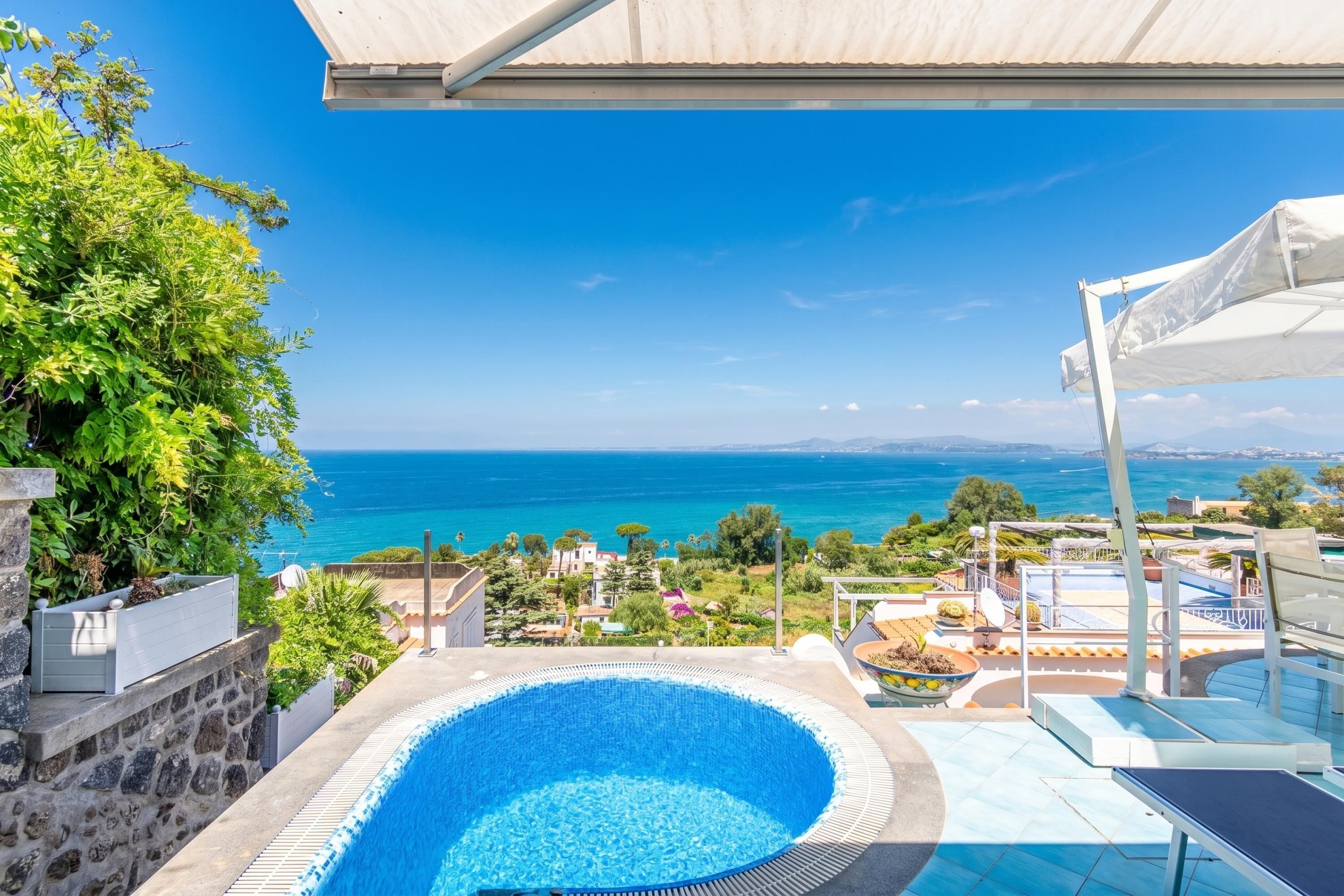 Estudio de luna de miel, vistas al mar (Dependance Castiglione With Pool And) | Piscina | Una piscina al aire libre