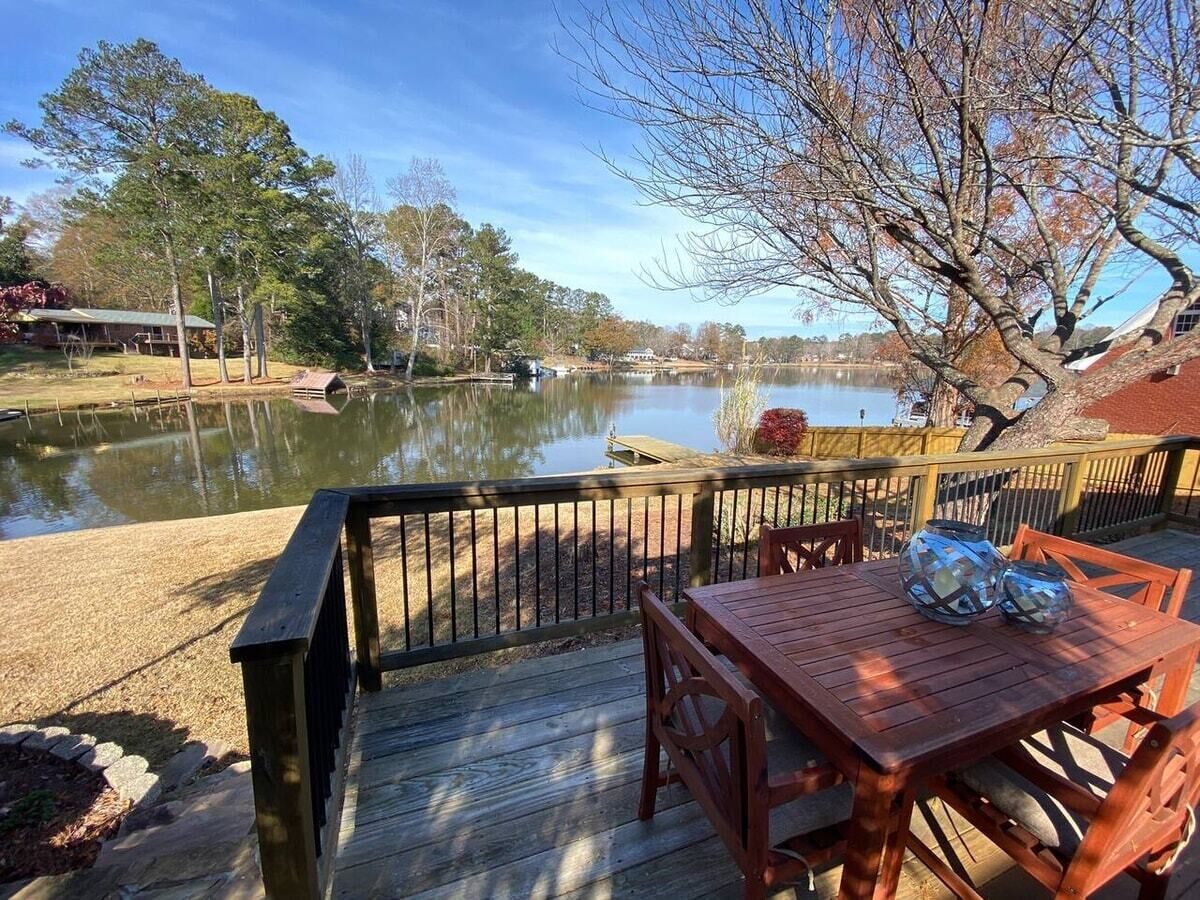 Peaceful Retreat at Beautiful Lake Carroll