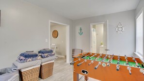 Games room - Comfy, and Cozy Stay at Buckroe Beach - Sleeps 10 (Hampton)