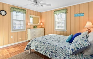 3 bedrooms, iron/ironing board, Internet