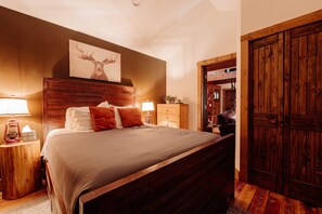 2 soverom, memory foam-senger, reiseseng for barn og wi-fi