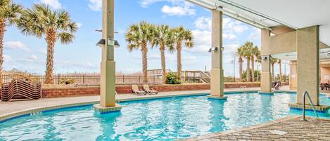 Alberca techada y alberca climatizada