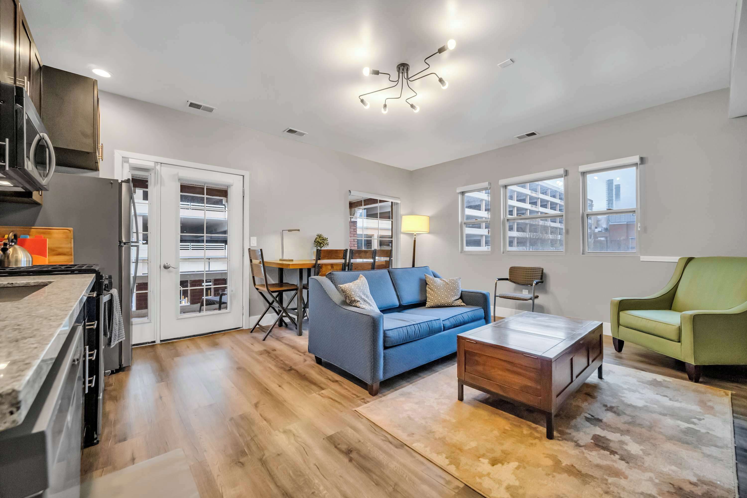 Een televisie en een kantoor