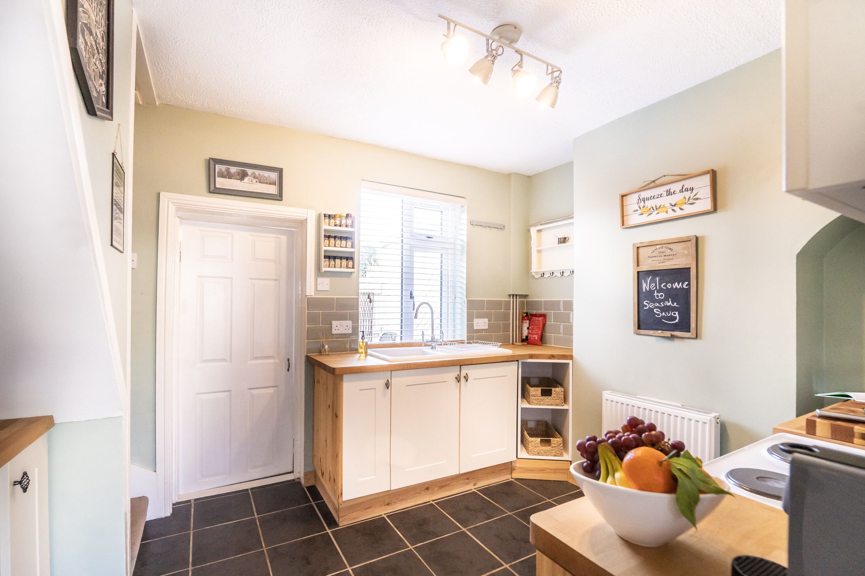 Nhà tiện nghi đơn giản, 2 phòng ngủ | Bếp riêng | Tủ lạnh, lò vi sóng, lò nướng, bếp nấu 