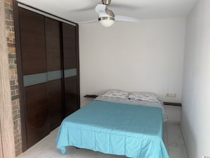 2 dormitorios, tabla de planchar con plancha, wifi y ropa de cama